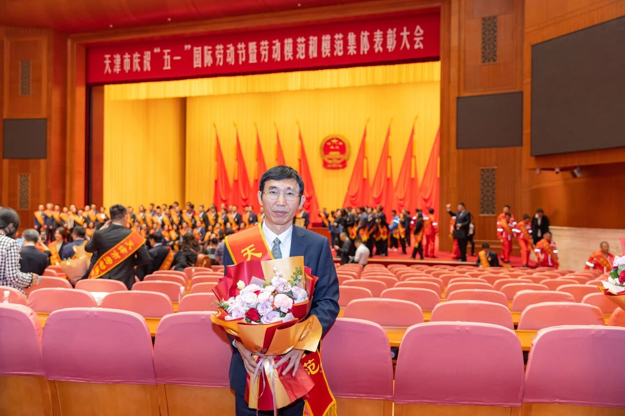 【五一特輯?勞模風采】2025年天津市勞動模范李榮：匠心如炬的化工逐夢人