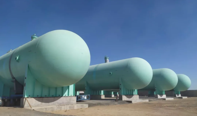 Se ha Instalado con éxito Tanque de Almacenamiento de Propano del Proyecto del Complejo Petroquímico Integrado e Infraestructura (IPCI) en Kazajistán